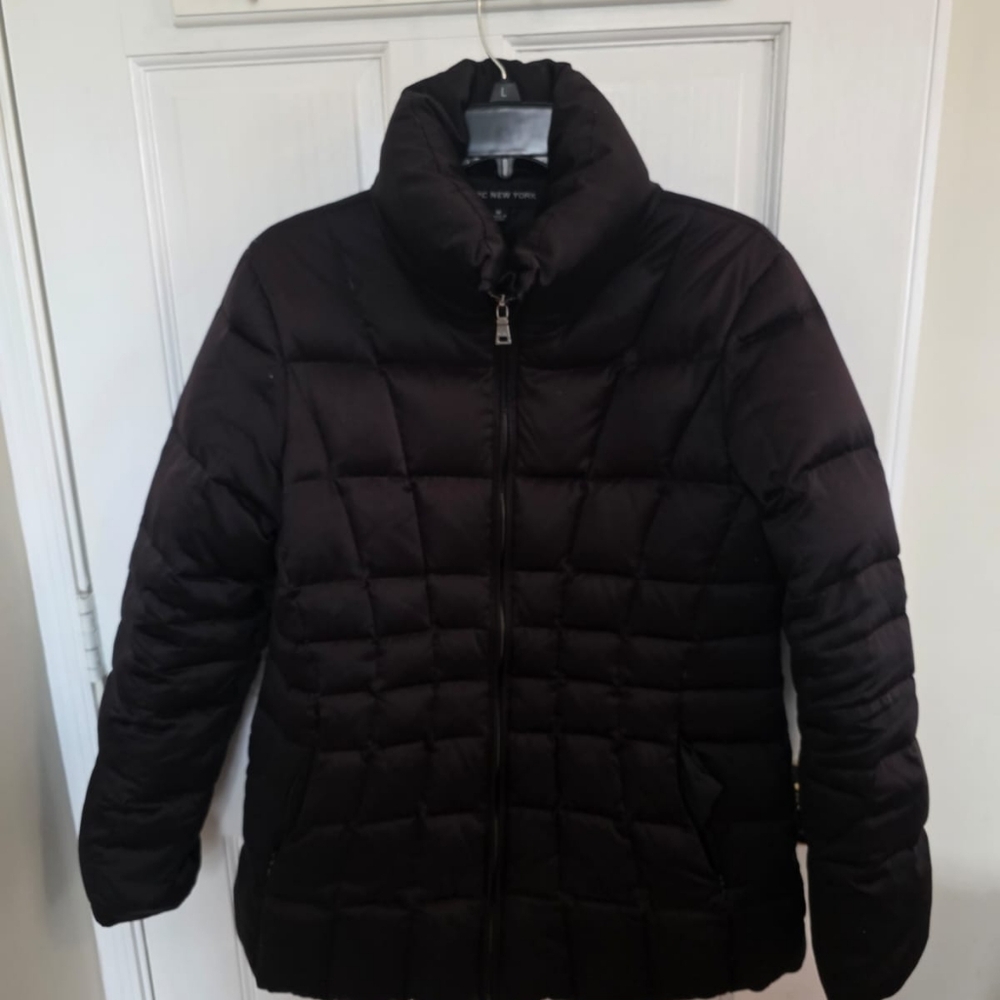 Elegant Black Puffer Jacket for Women